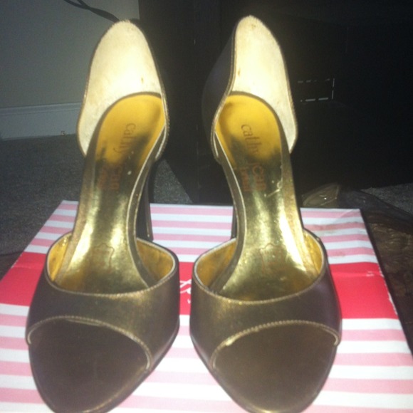 NWOT gold shoes💥