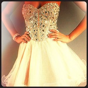 Strapless short prom dress👗