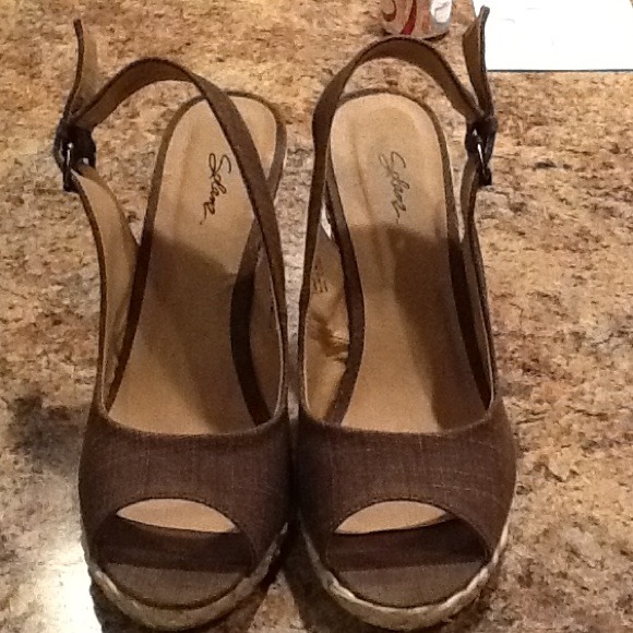 Brown cloth woven wedges