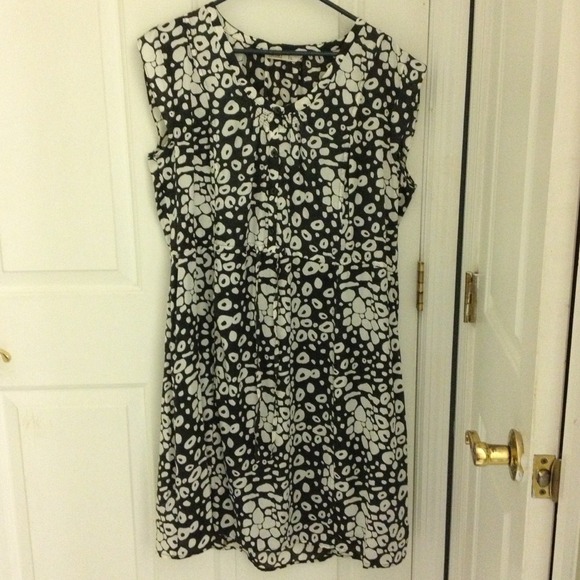 😎Sold in bundle😎 Old Navy blk/wht