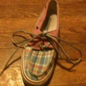 I'm selling a popular shoe