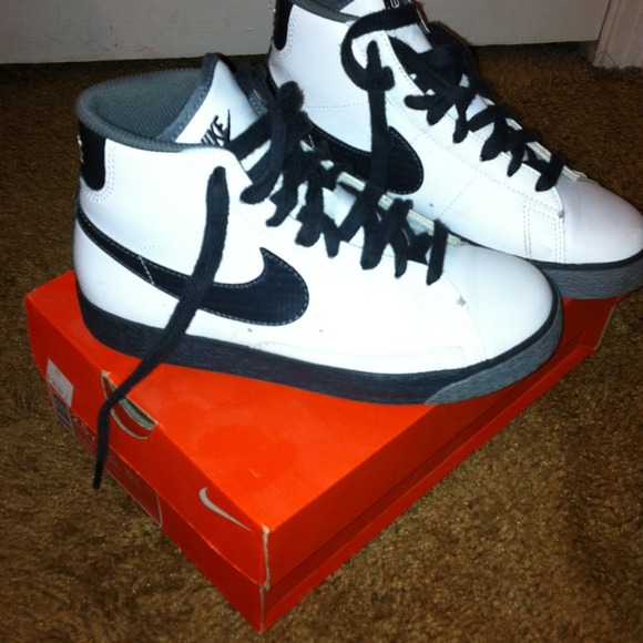 Jr Veloci high top Grey and white Nike