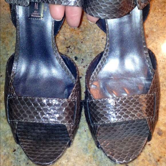 💰Reduced!💰Open Toe Gray Snake Embossed Heel