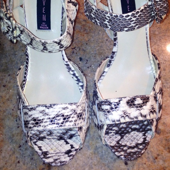 💰Reduced!💰Vintage-esque Open Heel