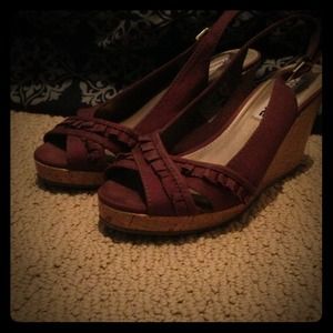 American eagle crock wedged heals