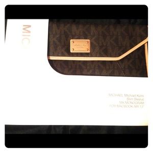 Michael Kors slim sleeve for Mac 13"