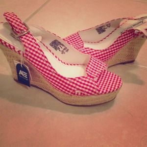 Red gingham wedges