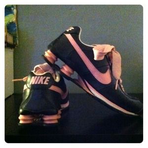Black/pink Nikes
