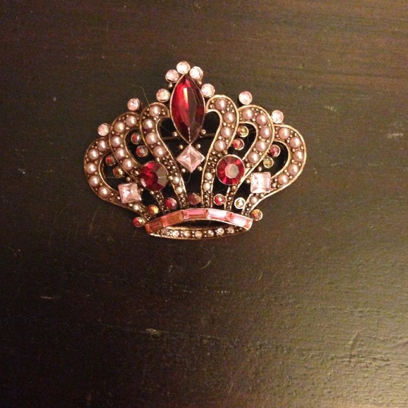 ❌HOLD❌Crown pin/broach w/ multi color stones & pea