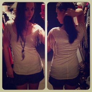 SOLD❗Short Sleeve Fringe Tee