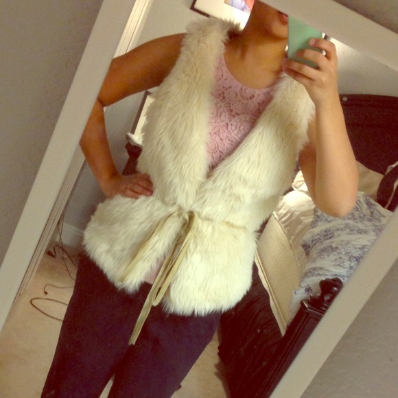 ((Reserved)) for @kristenreyes faux fur vest