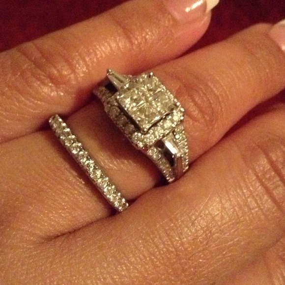 14k WG with real diamond ENGAGEMENT ring only💍💍 - Picture 2 of 4