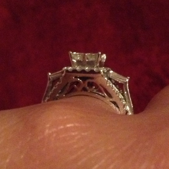 14k WG with real diamond ENGAGEMENT ring only💍💍 - Picture 3 of 4