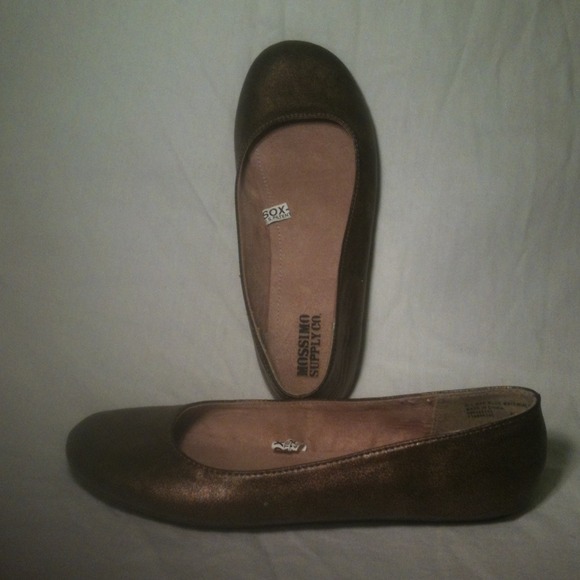 Gold Ballerina Flats made by: Mossimo Size 5 1/2
