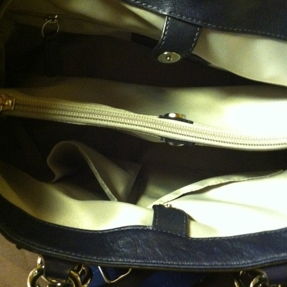 🚫NO LONGER AVAILABLE🚫Coach purse beautiful blue - Picture 3 of 4