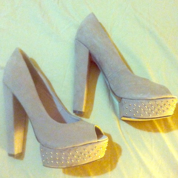 Top Shop: Staccato Heels in soft Pink.