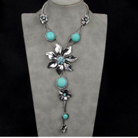 Turquoise and silver necklace - Picture 1 of 4
