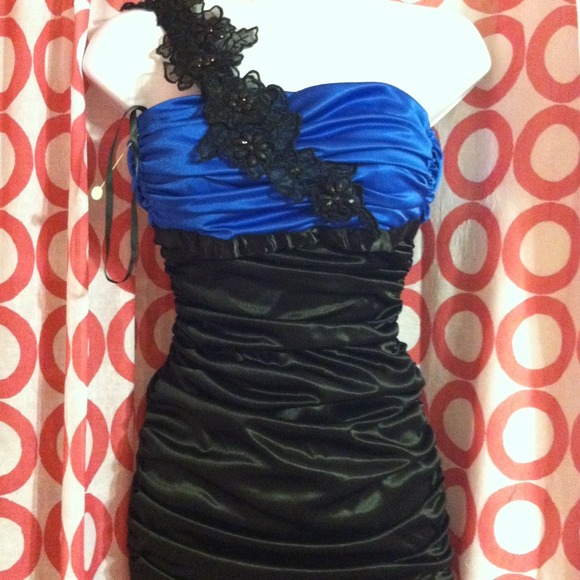 Blue and black fitted one strap short dress