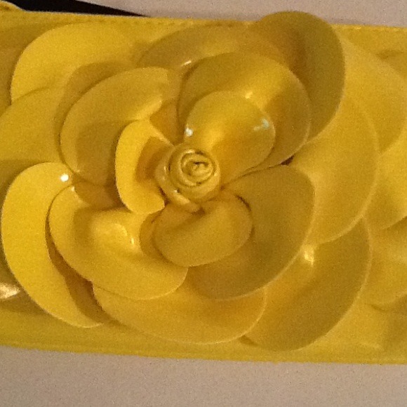 $$BUNDLED$$ Macy's Mystylelab Yellow Wristlet - Picture 4 of 4