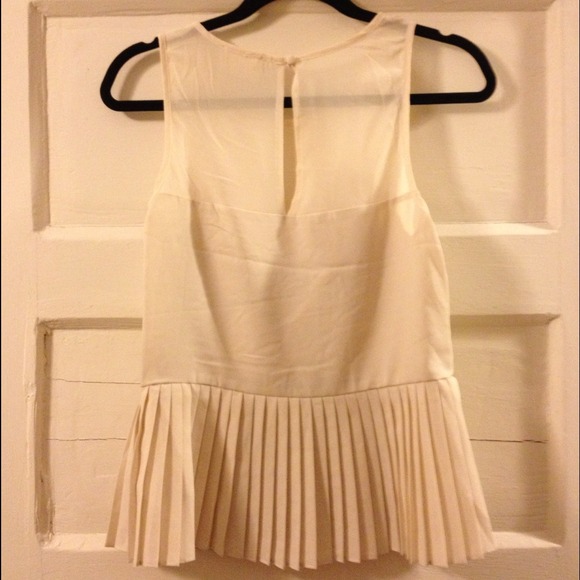 Chic Cream Lace and Mesh Peplum with Fringe Detail - Picture 3 of 4