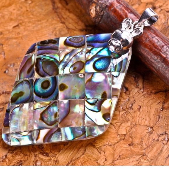 Pendant - Picture 1 of 1