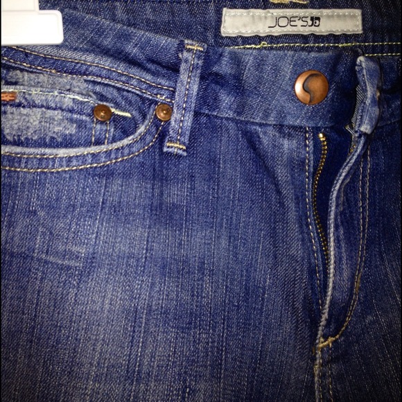 💰Reduced!💰 Joe's Jeans in Medium/Dark Wash - Picture 2 of 3