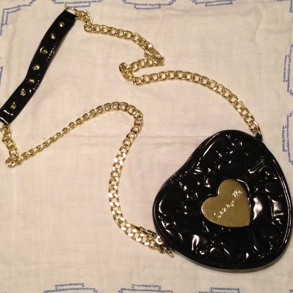 Betsy Johnson Betsyville black heart shaped purse
