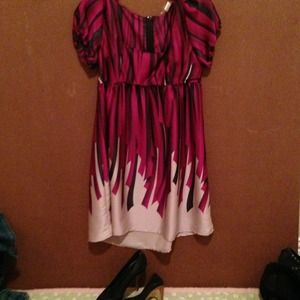 Glam dress size large maroon ribbon print