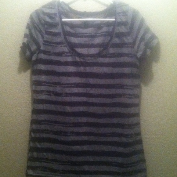 🚫🚫🚫SOLD🚫🚫🚫Sheer Distressed Scoop Neck Top