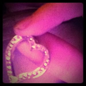 I'm selling my heart necklace in good condition