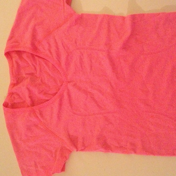 Sold!!!!!!!Lulu coral new wout tags size 4 top
