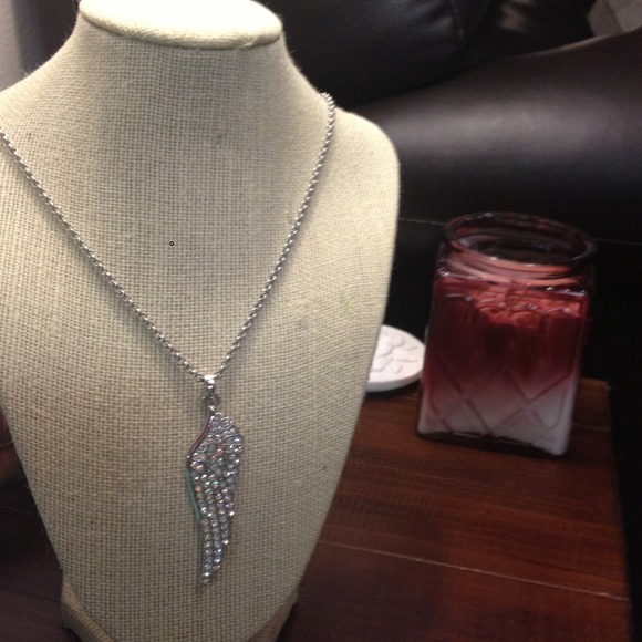 Jewelry - Angel wing bling necklace
