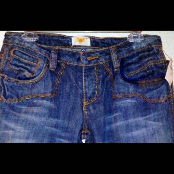 💰Reduced!💰 NWT! Antik Denim Embroidered Jeans - Picture 2 of 4