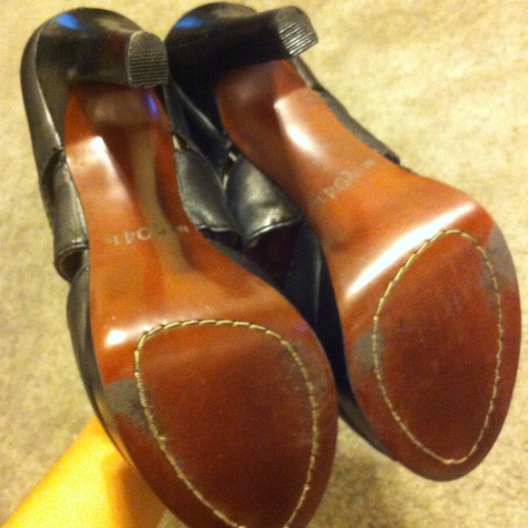Gorgeous Gunmetal Platform Sandals - Picture 3 of 3