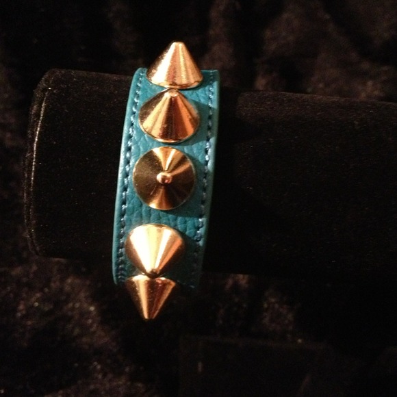 Studded bracelets different colors - Picture 1 of 3