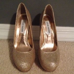 Steve Madden Gold Glitter Pumps