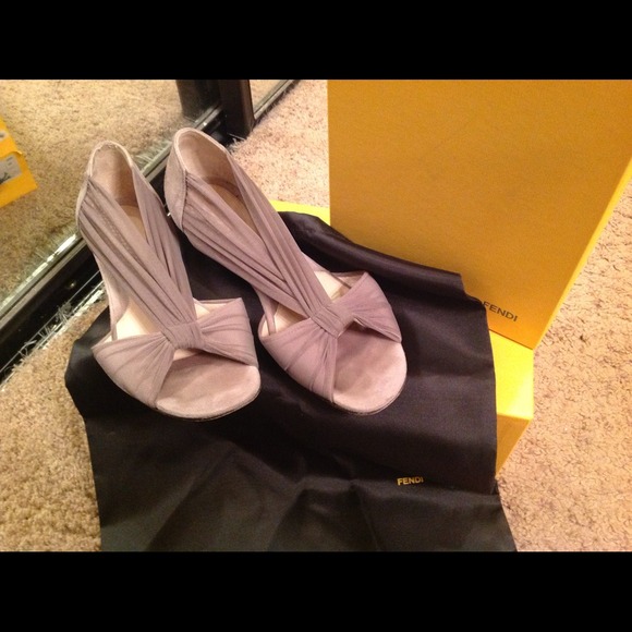 ✋At Consignment✋ Fendi Peeptoe Flat