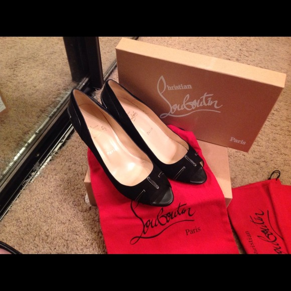 ✋At Consignment✋ Christian Louboutin Solana Wedges