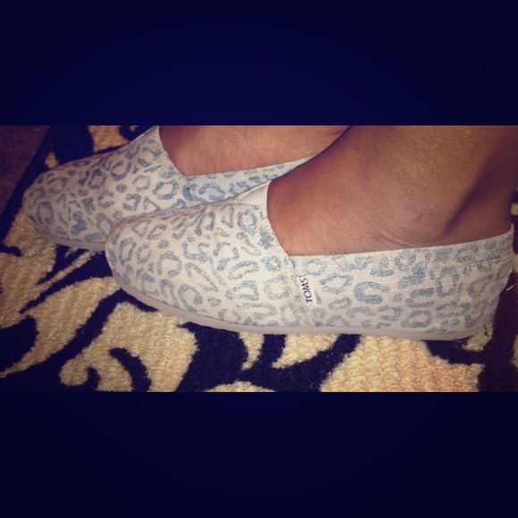 Baby Blue Leopard Print Toms