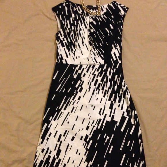 SOLD!!! Black and white dress - Picture 2 of 4