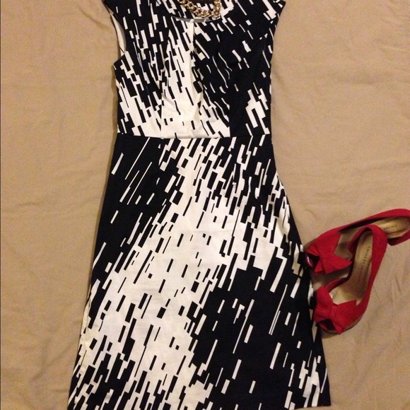 SOLD!!! Black and white dress - Picture 4 of 4
