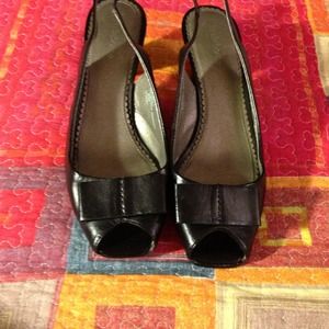 REDUCED Cute black leather sandal, 2.5 inch heel