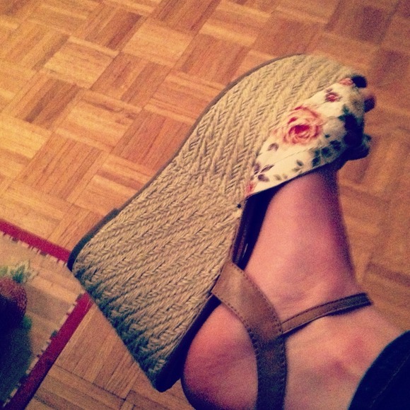 Size 10' heels - Picture 1 of 1