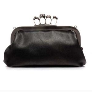 101Black Skull Clutch