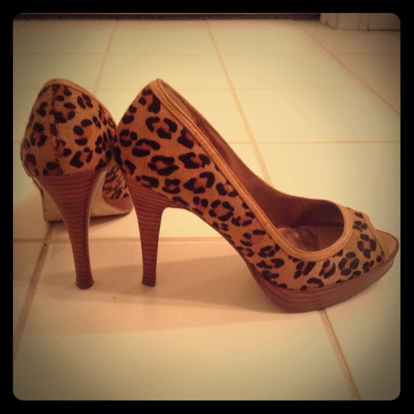 ❌SOLD IN BUNDLE❌Leopard Stacked Heels