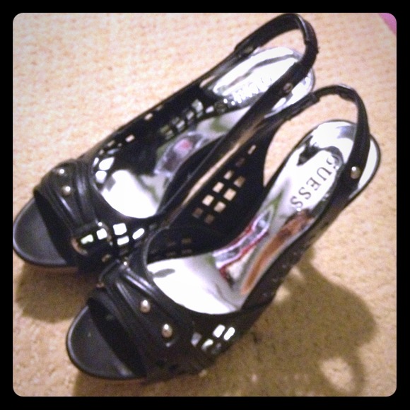 🚫Traded🚫 Black Buckled Checkered Guess Heels