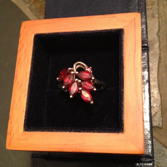 BUNDLED for pooh1128 .925 genuine Garnet leaf ring