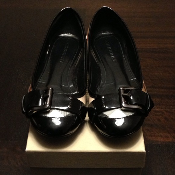 ⛔️SOLD⛔️Burberry Women's Flats! 10US/40EUR