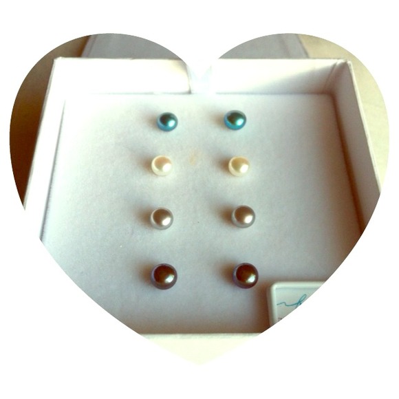 Set of 4 pearl earrings