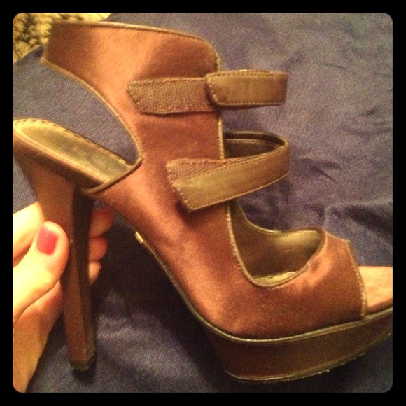 Brown satin platform pumps